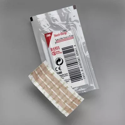 3M B1551 Steri-Strips Blend Tone - (1/4)" x 3", 3 strips/envelope, Two envelopes for a total of 6 steri-strips