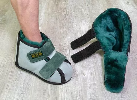Australian Sheepskin Apparel Short Split Boots Medical (pair)